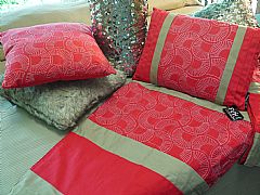 STUNNING BED RUNNER THROW 60 CM X 250 CM RED AND LATTE WITH SILVER EMBROIDED FANS & MATCHING SCATTER CUSHIONS